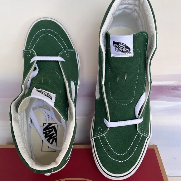 Vans WMNS Sk8-Hi
Color Theory Greener Past
VN0005U96QU
Sneakers - Picture 12 of 16